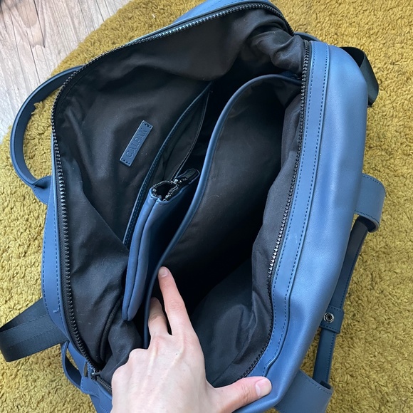Calpak Hue Laptop Duffel in Atlantic *MINOR WEAR & TEAR* - Picture 9 of 10